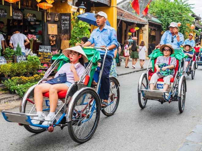 Vietnam Rickshaw - Shadows from the Past